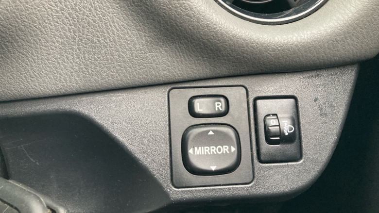 Toyota Yaris 1.5 Hybrid Icon 5dr CVT Hybrid Hatchback